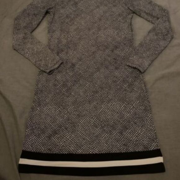 MICHAEL Michael Kors • geometric print contrast hem shift dress - Picture 3 of 8